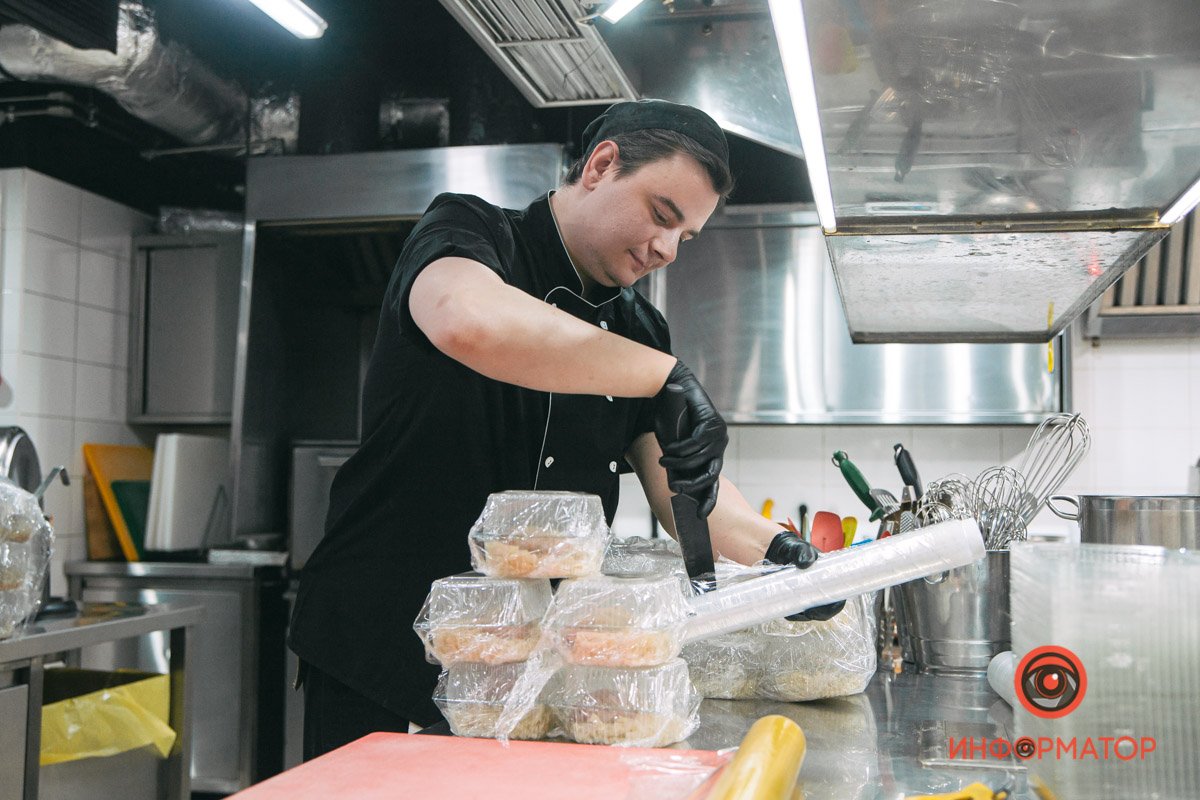 5000 порций ежедневно: как в Днепре SOHO Restaurant & Bar обеспечивает обедами Защитников Украины 9