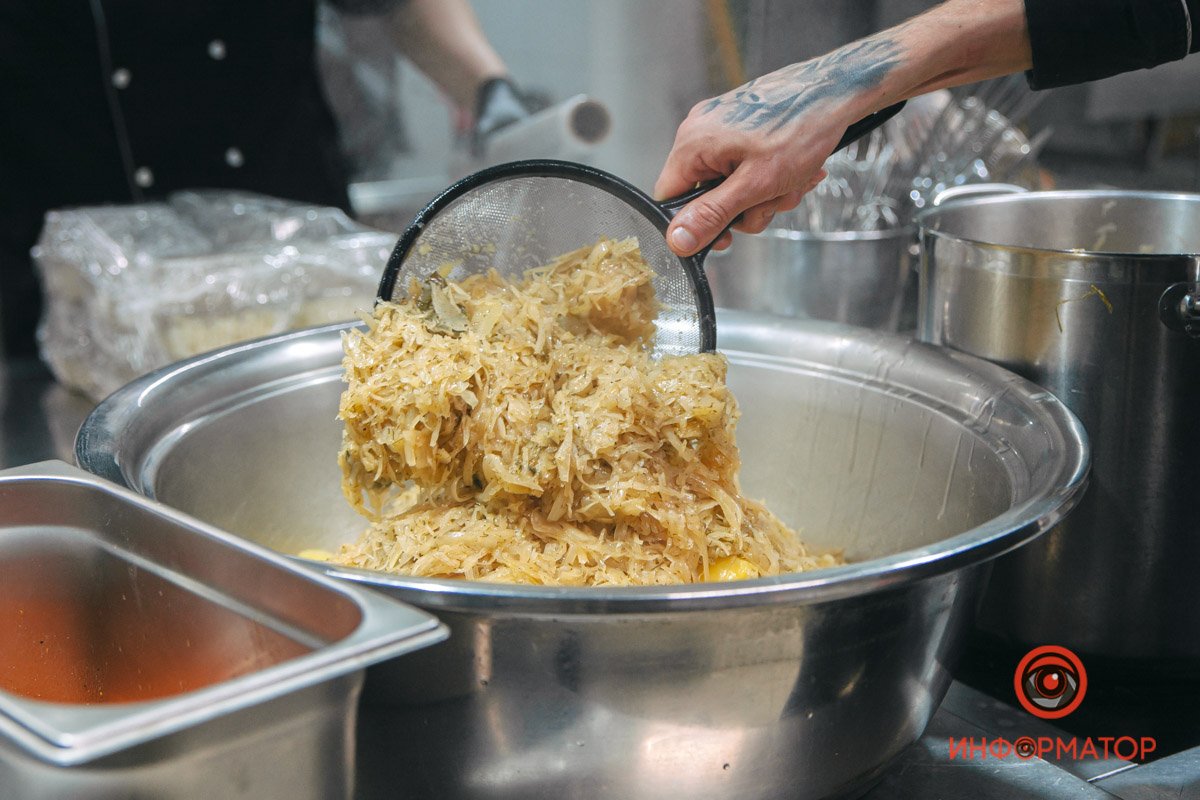 5000 порций ежедневно: как в Днепре SOHO Restaurant & Bar обеспечивает обедами Защитников Украины 10