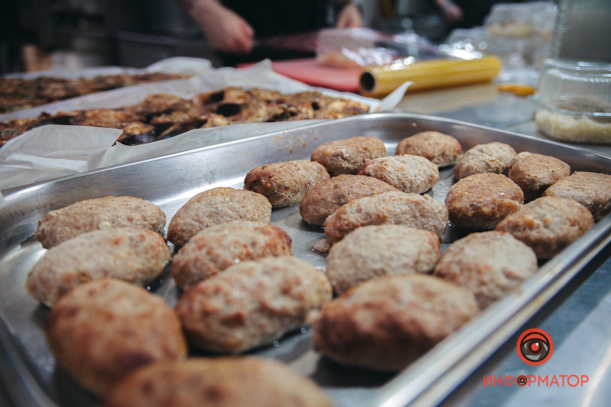 5000 порций ежедневно: как в Днепре SOHO Restaurant & Bar обеспечивает обедами Защитников Украины 20