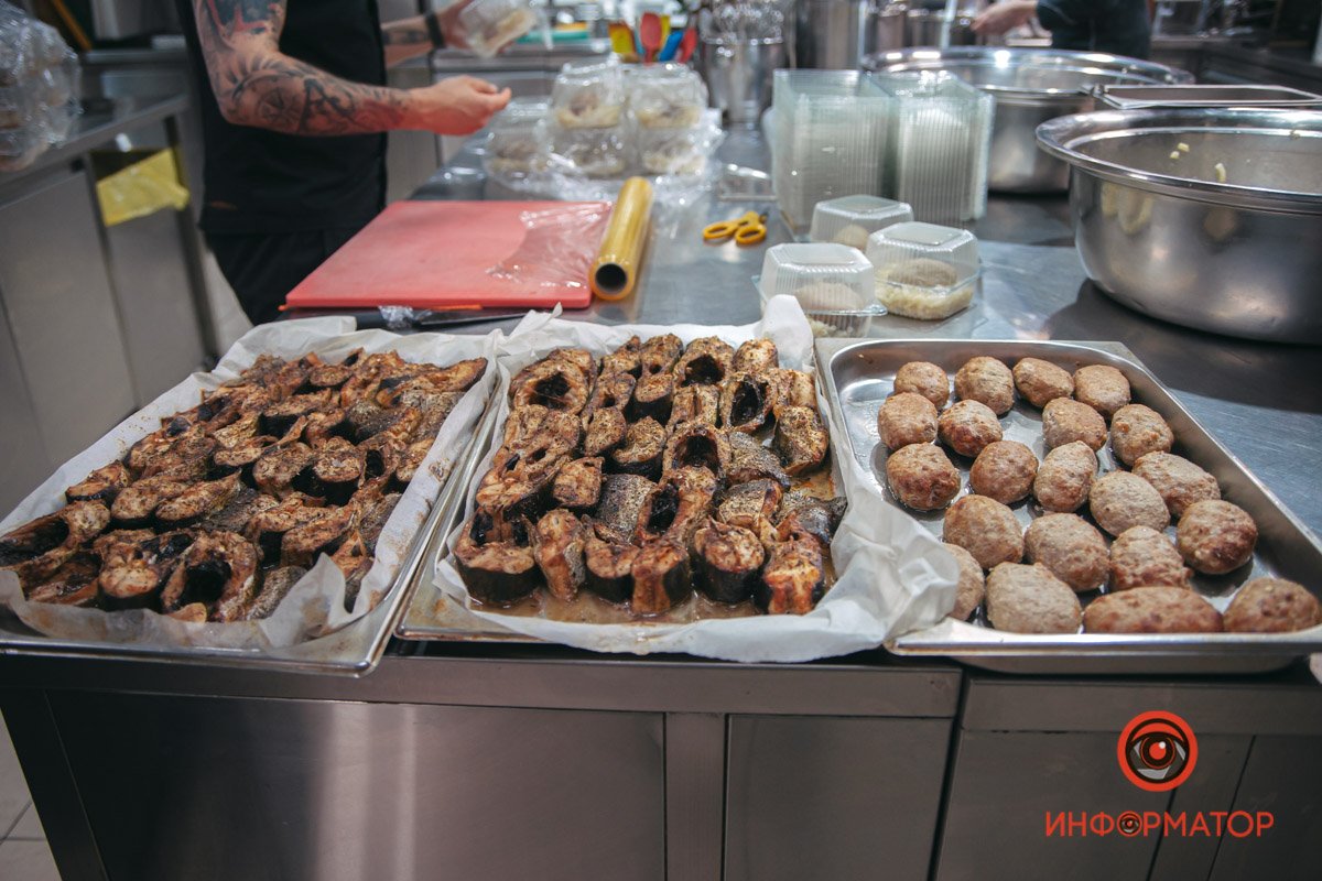 5000 порций ежедневно: как в Днепре SOHO Restaurant & Bar обеспечивает обедами Защитников Украины 21