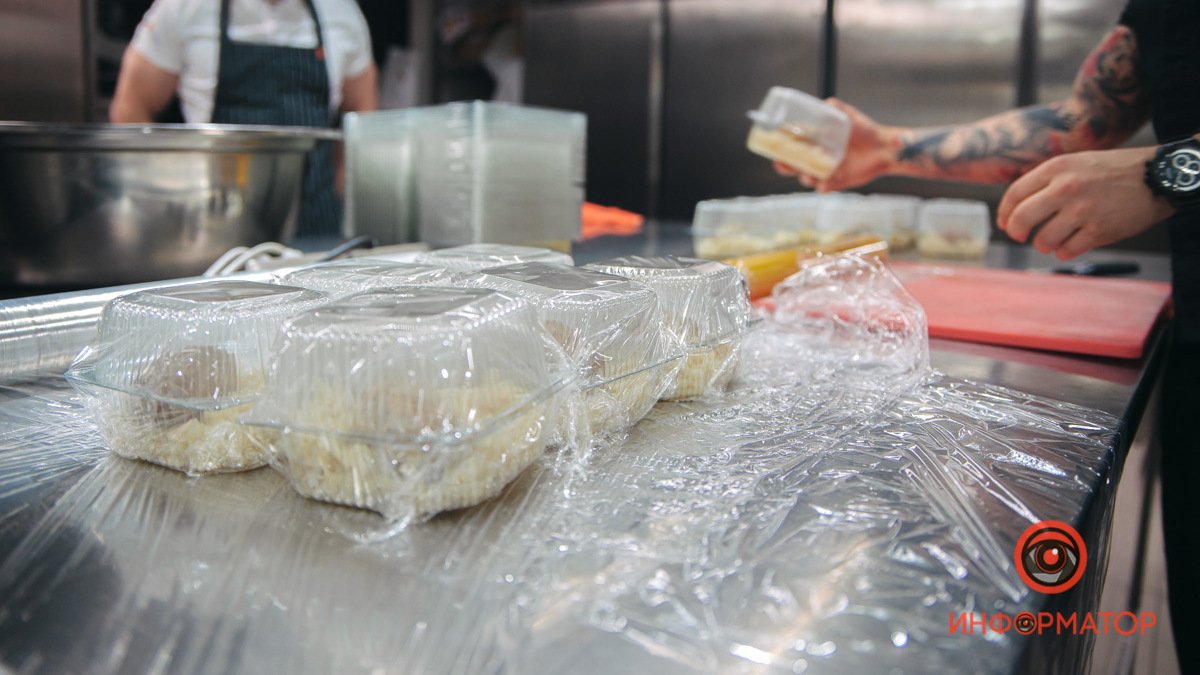 5000 порций ежедневно: как в Днепре SOHO Restaurant & Bar обеспечивает обедами Защитников Украины 22