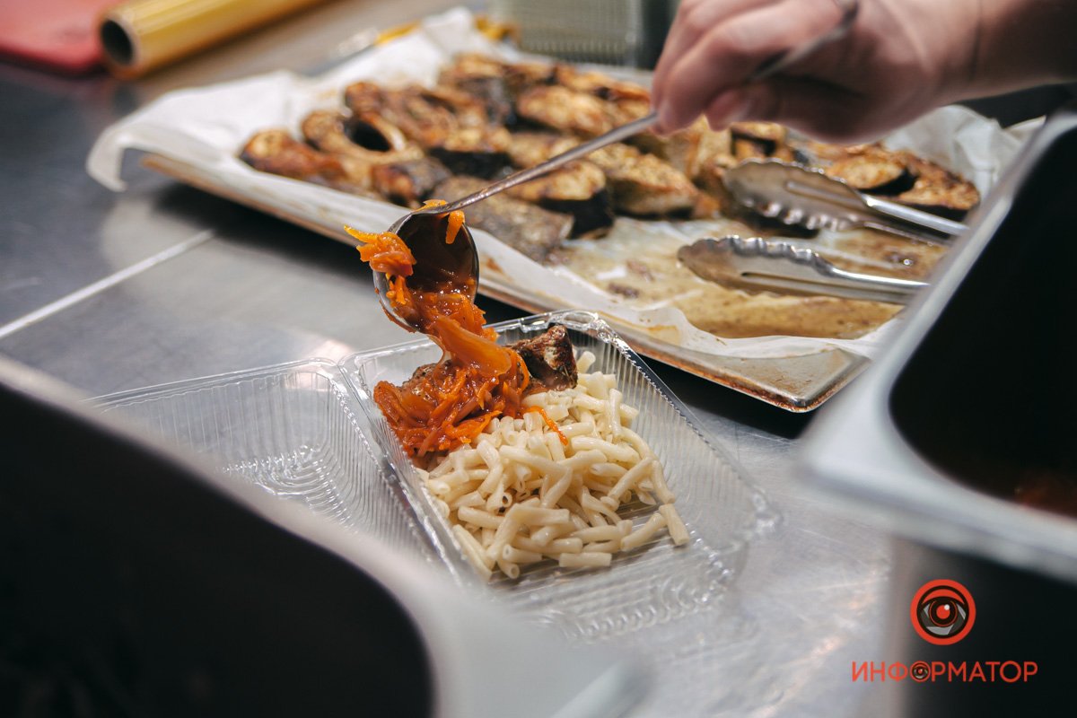 5000 порций ежедневно: как в Днепре SOHO Restaurant & Bar обеспечивает обедами Защитников Украины 27