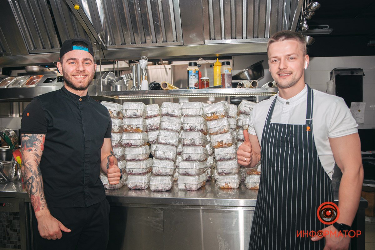 5000 порций ежедневно: как в Днепре SOHO Restaurant & Bar обеспечивает обедами Защитников Украины 36