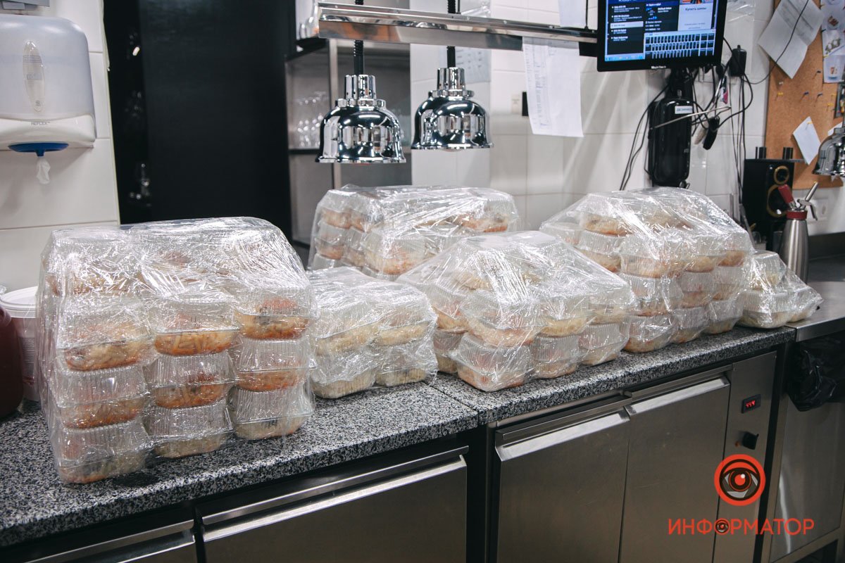 5000 порций ежедневно: как в Днепре SOHO Restaurant & Bar обеспечивает обедами Защитников Украины 38