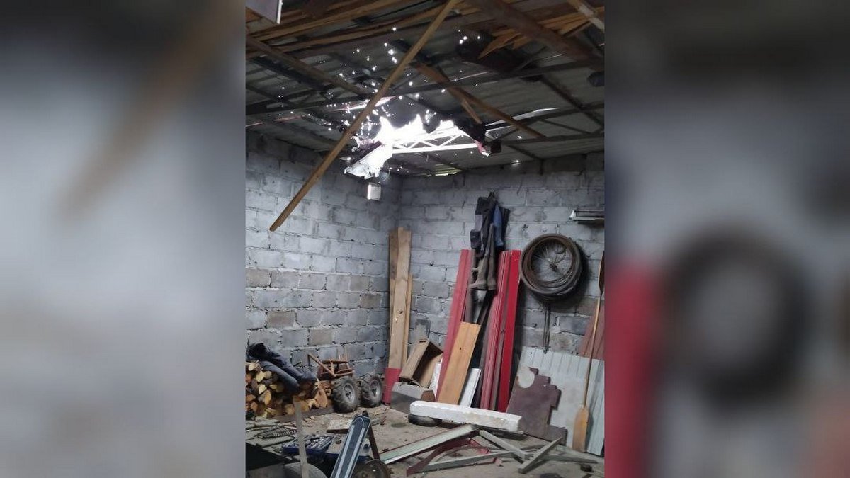 Повреждены несколько жилых домов Повреждены несколько жилых домов