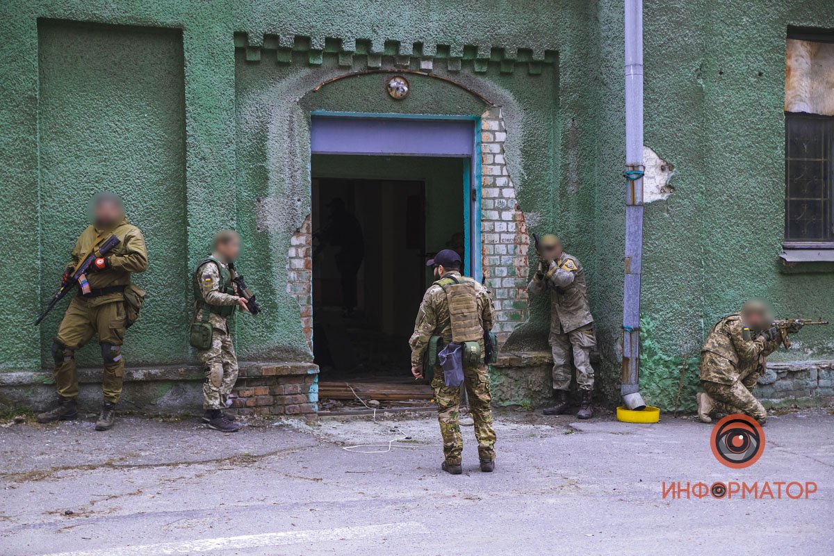 Взрывы гранат и эвакуация: как в Днепре проходят учения территориальной обороны 13