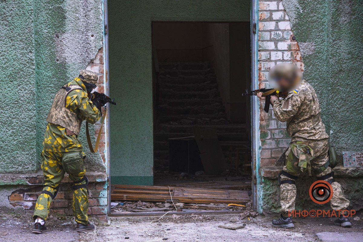 Взрывы гранат и эвакуация: как в Днепре проходят учения территориальной обороны 17