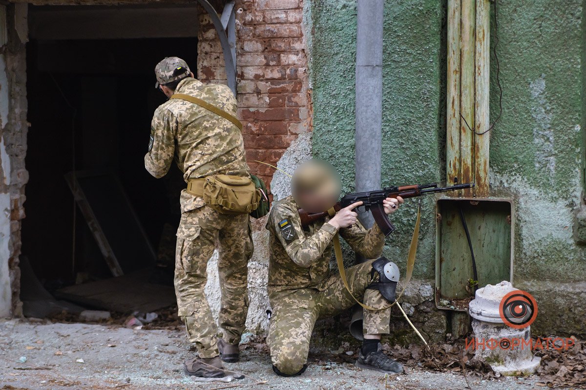 Взрывы гранат и эвакуация: как в Днепре проходят учения территориальной обороны 26