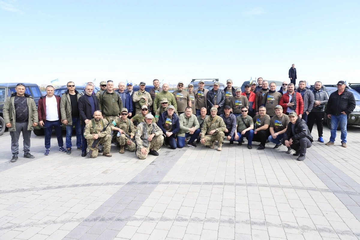 Автомобили приобрели на средства частных пожертвователей, волонтеров и предпринимателей Автомобили приобрели на средства частных пожертвователей, волонтеров и предпринимателей