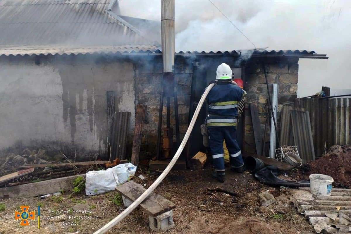 В Днепропетровской области возник пожар в частном доме 1