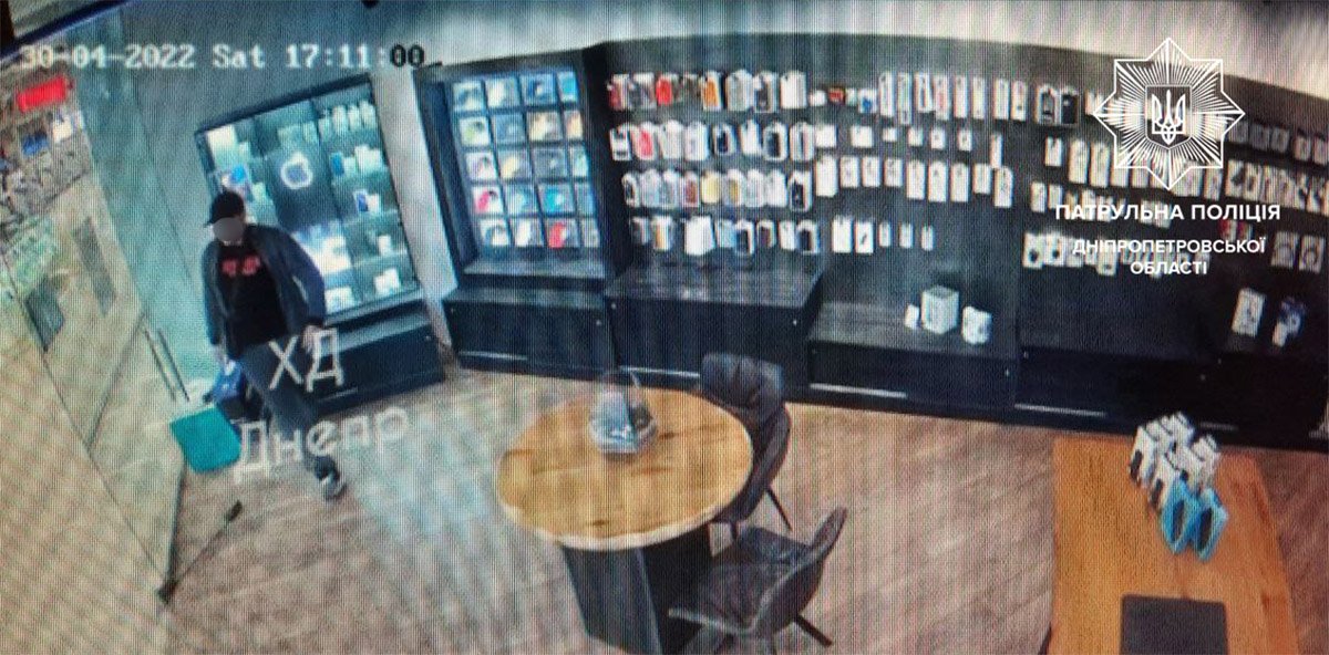 Момент кражи в магазине Момент кражи в магазине