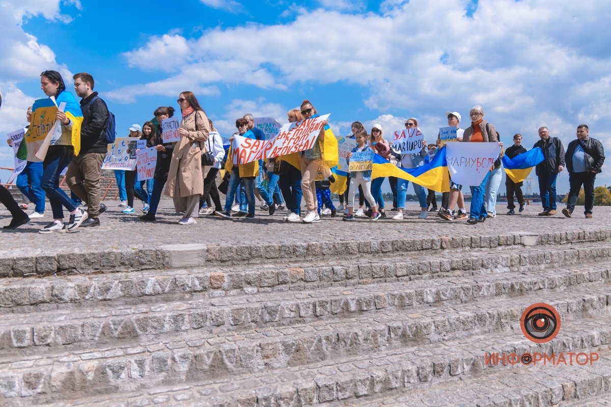 Участники прошли по Сичеславской Набережной
