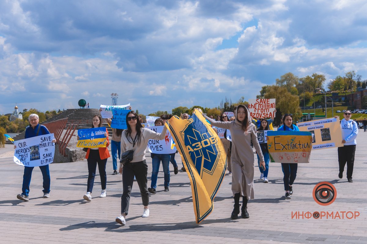Они скандировали лозунги в поддержку Мариуполя