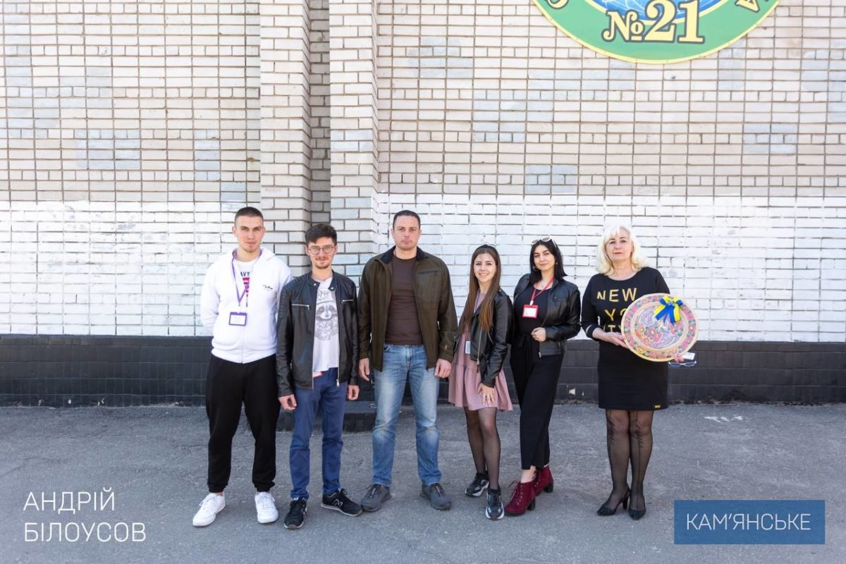 Мэр Каменского Андрей Белоусов посетил одну из школьных столовых, в которых готовят для военных, ТрО и переселенцев 6