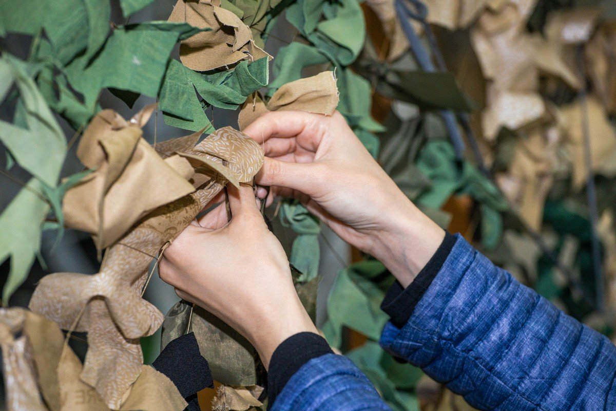 Плетут сетки, лепят вареники, шьют балаклавы: артисты театров Днепропетровской области присоединились к волонтерству 7