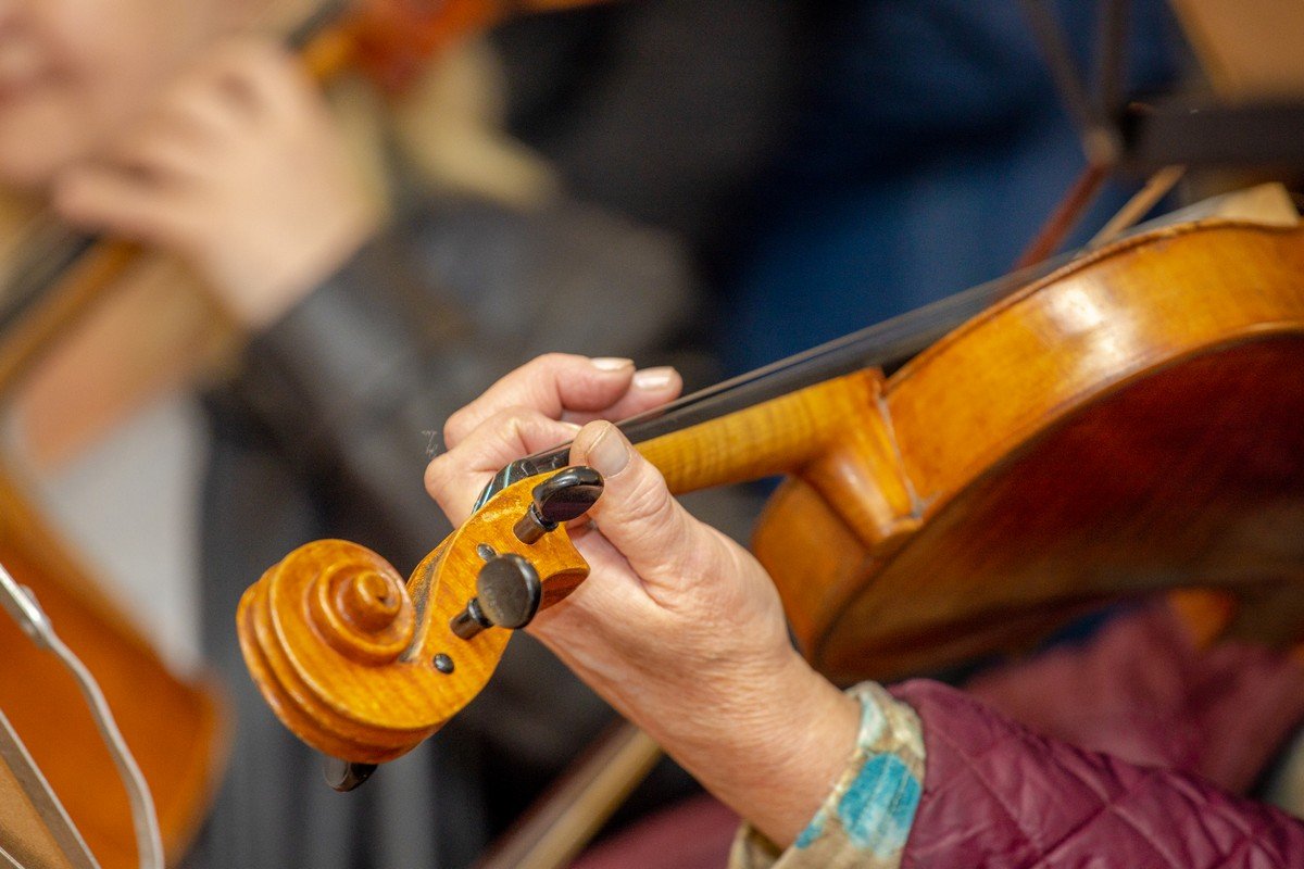 Плетут сетки, лепят вареники, шьют балаклавы: артисты театров Днепропетровской области присоединились к волонтерству 11