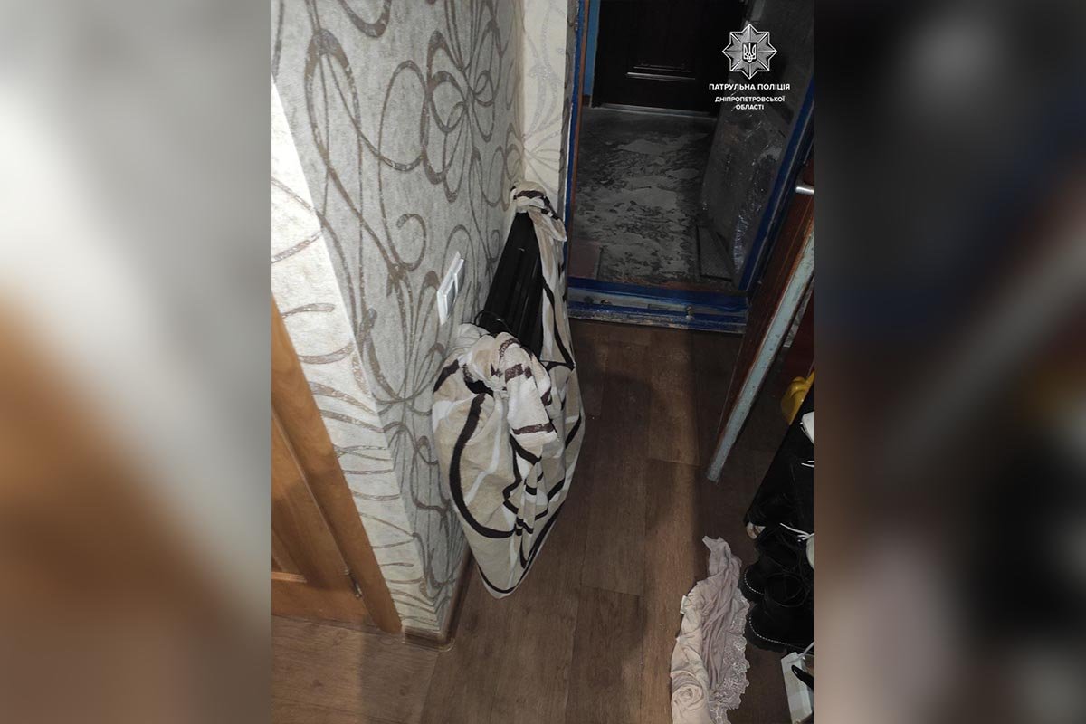 На проспекте Поля мужчина залез в квартиру людей, которые эвакуировались На проспекте Поля мужчина залез в квартиру людей, которые эвакуировались