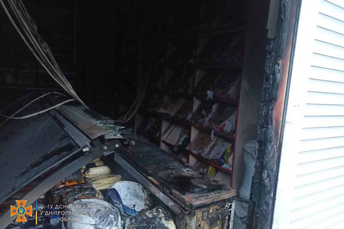 В Кривом Роге ночью горел магазин 1