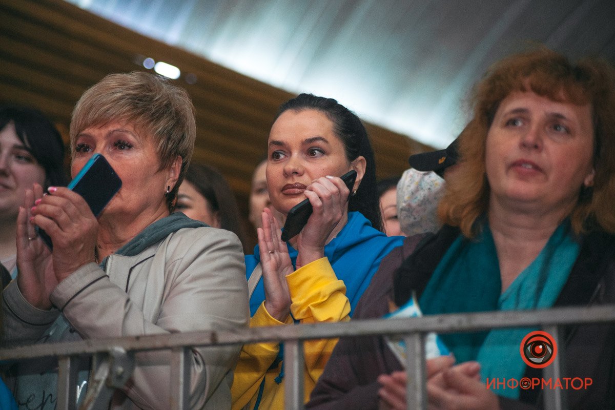 Аплодисменты исполнителям 