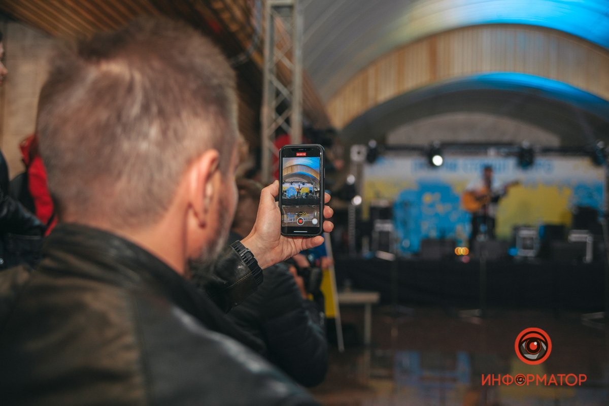 Не забываем фотографировать артистов