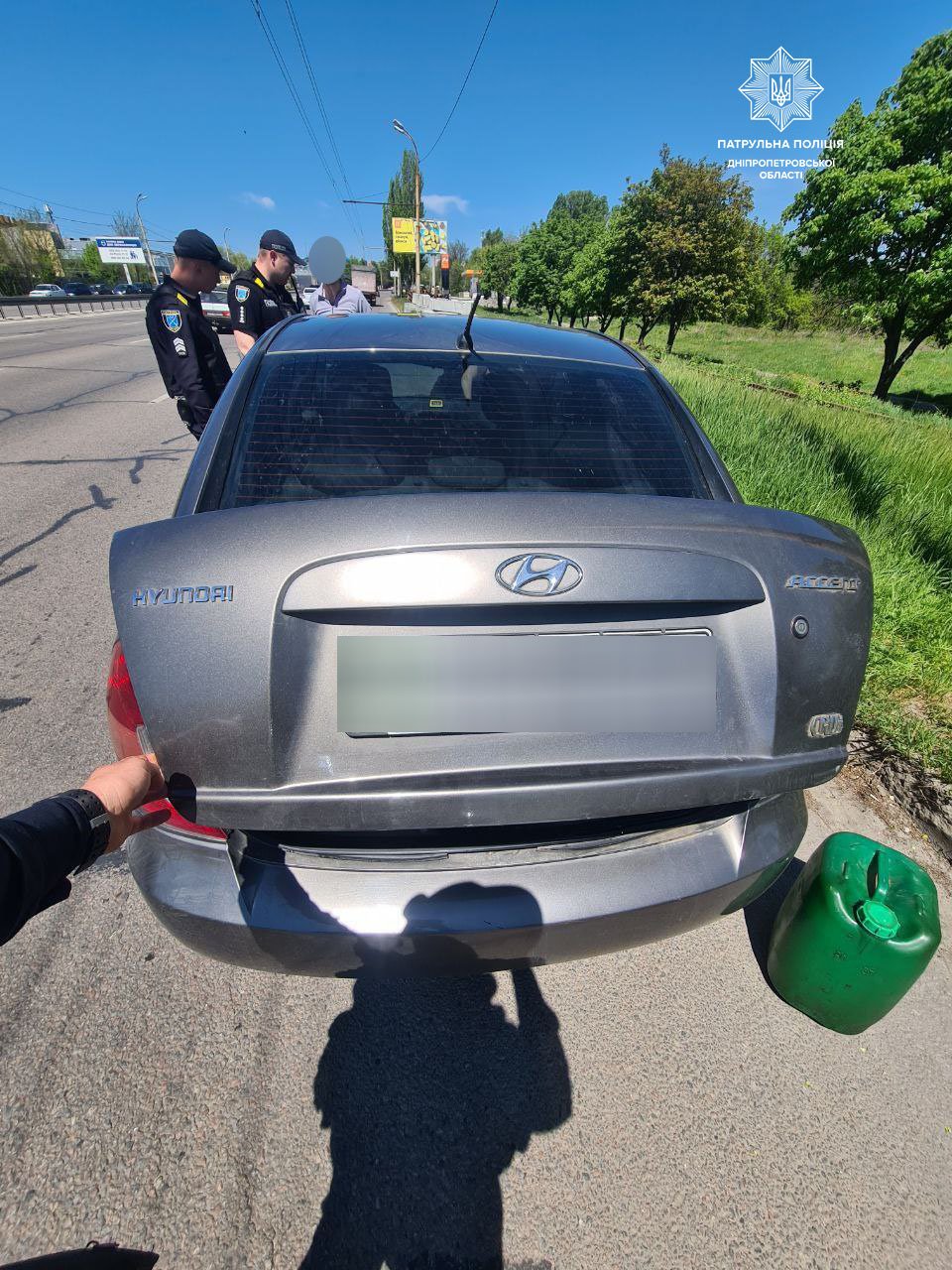 В Днепре на Запорожском шоссе в Hyundai нашли пакетики с наркотиками 1