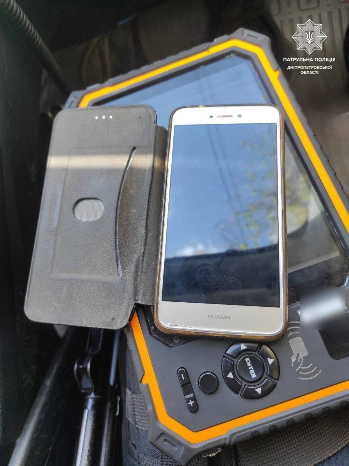 В Днепре задержали мужчин, у которых были краденные мобильные телефоны 1