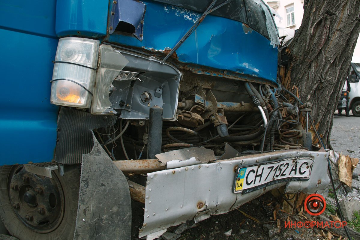 Удар пришелся на сторону водителя Удар пришелся на сторону водителя