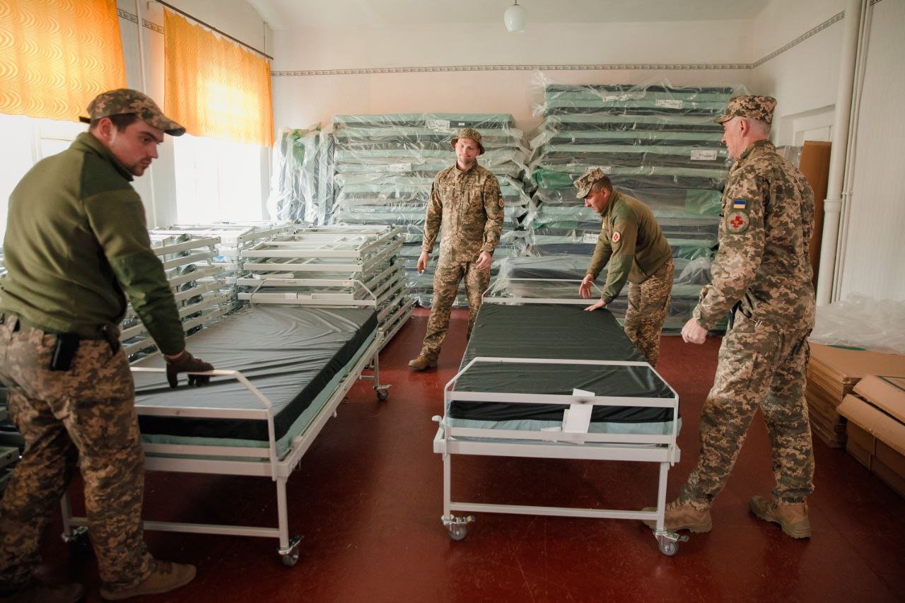 Мобильный военный госпиталь от «Direct Relief» благодаря волонтерам «ТАПС-Украина» и Координационному штабу волонтеров Днепра передали ВСУ 4