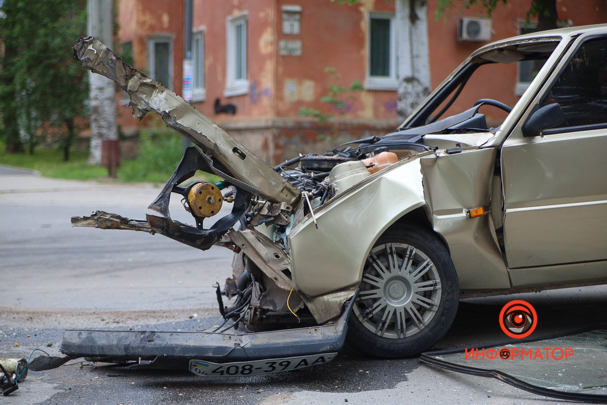 Пострадали двое мужчин, которые ехали в ЗАЗ Пострадали двое мужчин, которые ехали в ЗАЗ