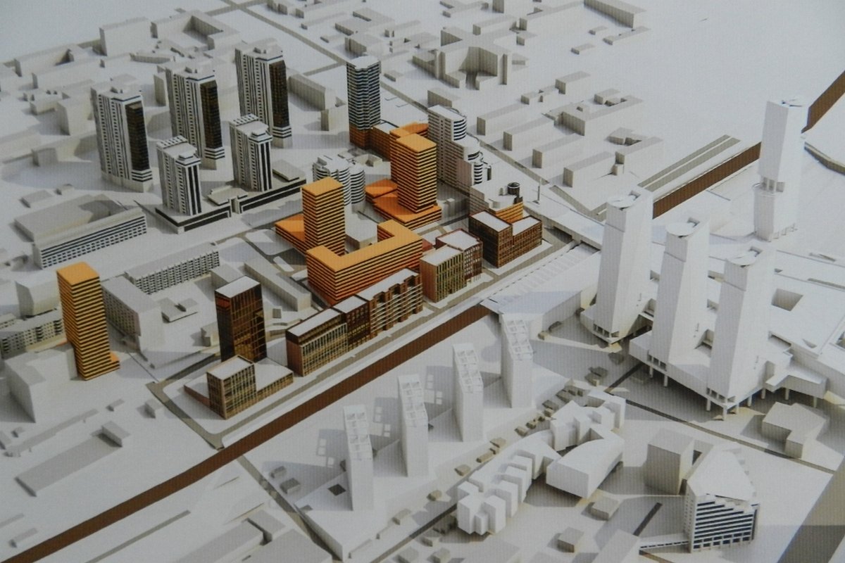 Квартал, ограниченный проспектом Яворницкого, улицами Симферопольской, Горбистой и Крестьянским спуском