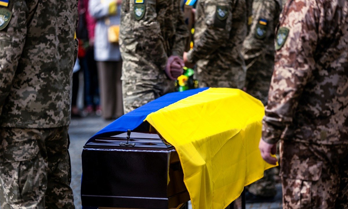 В Днепре простились с погибшим капитаном десантно-штурмовых войск Михаилом Новиковым