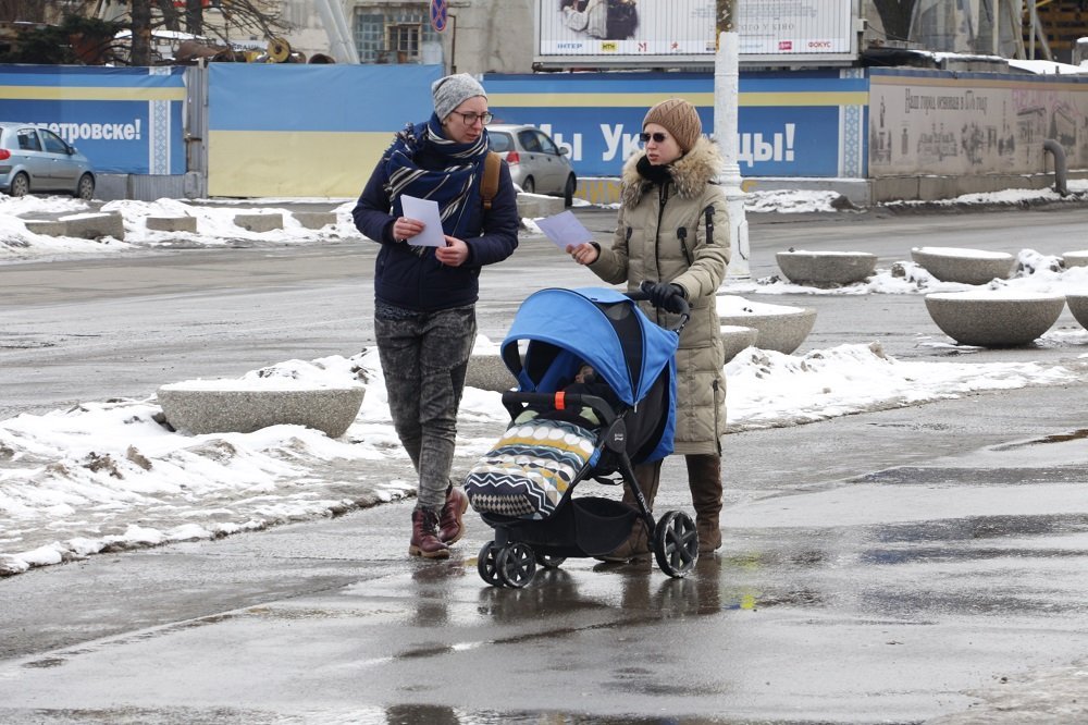В Днепре прошла акция в поддержку женщин, страдающих от насилия (ФОТО) 2