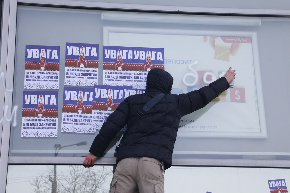 Кровь, оружие и балалайки: что происходило на Набережной в Днепре (ФОТО, ВИДЕО) 1