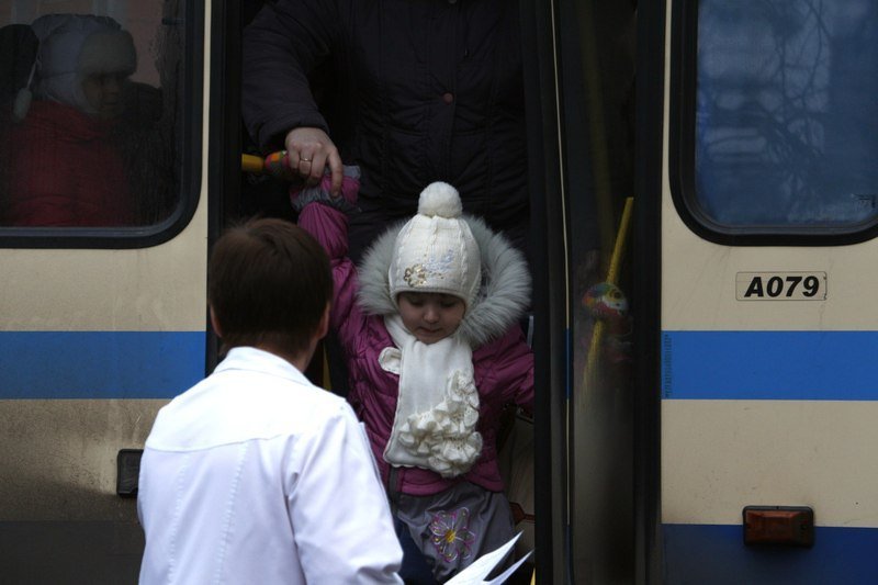 Больницы Днепра приняли 20 детей из Авдеевки (ФОТО) 3