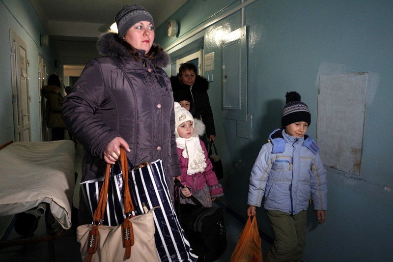 Больницы Днепра приняли 20 детей из Авдеевки (ФОТО) 7