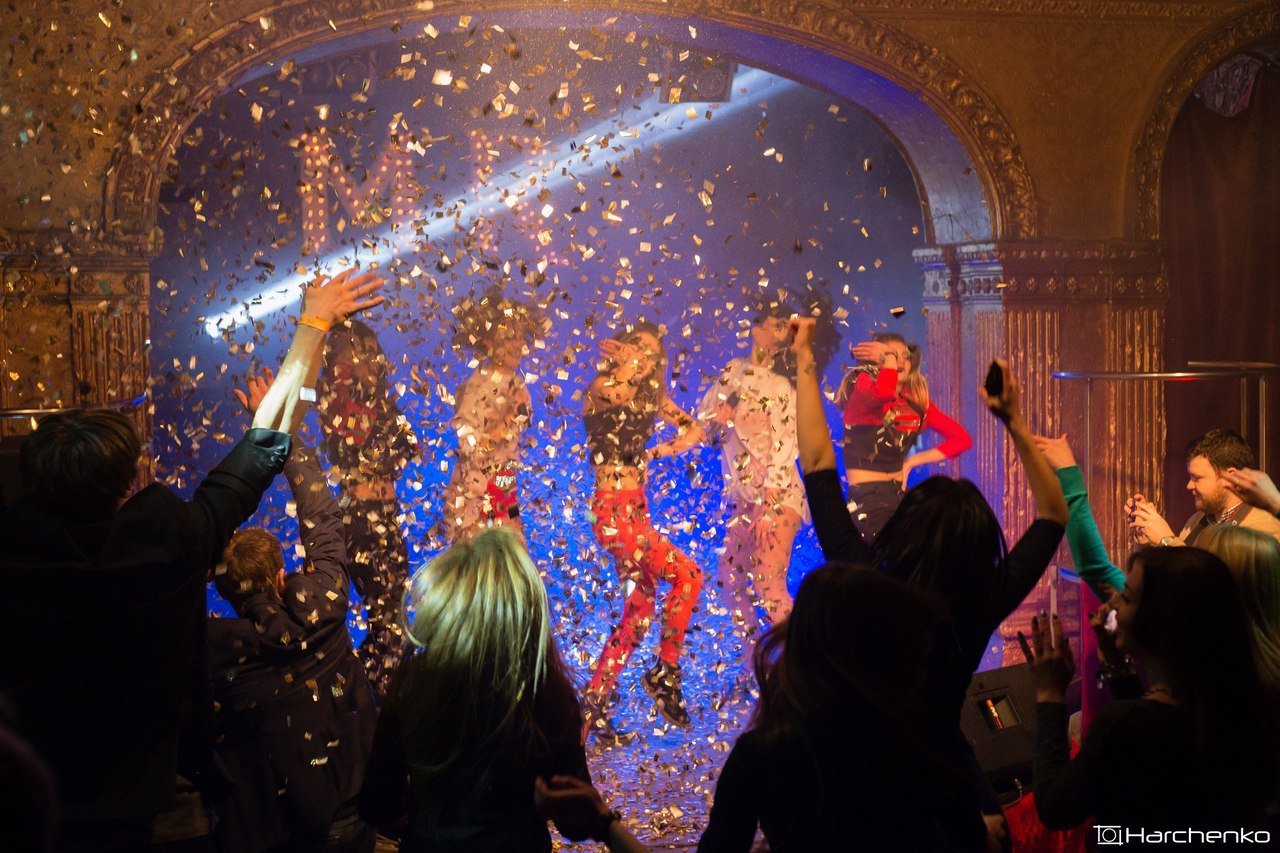 TWO SISTERS в Днепре: как своим концертом красотки зажгли город (ФОТО, ВИДЕО) 3