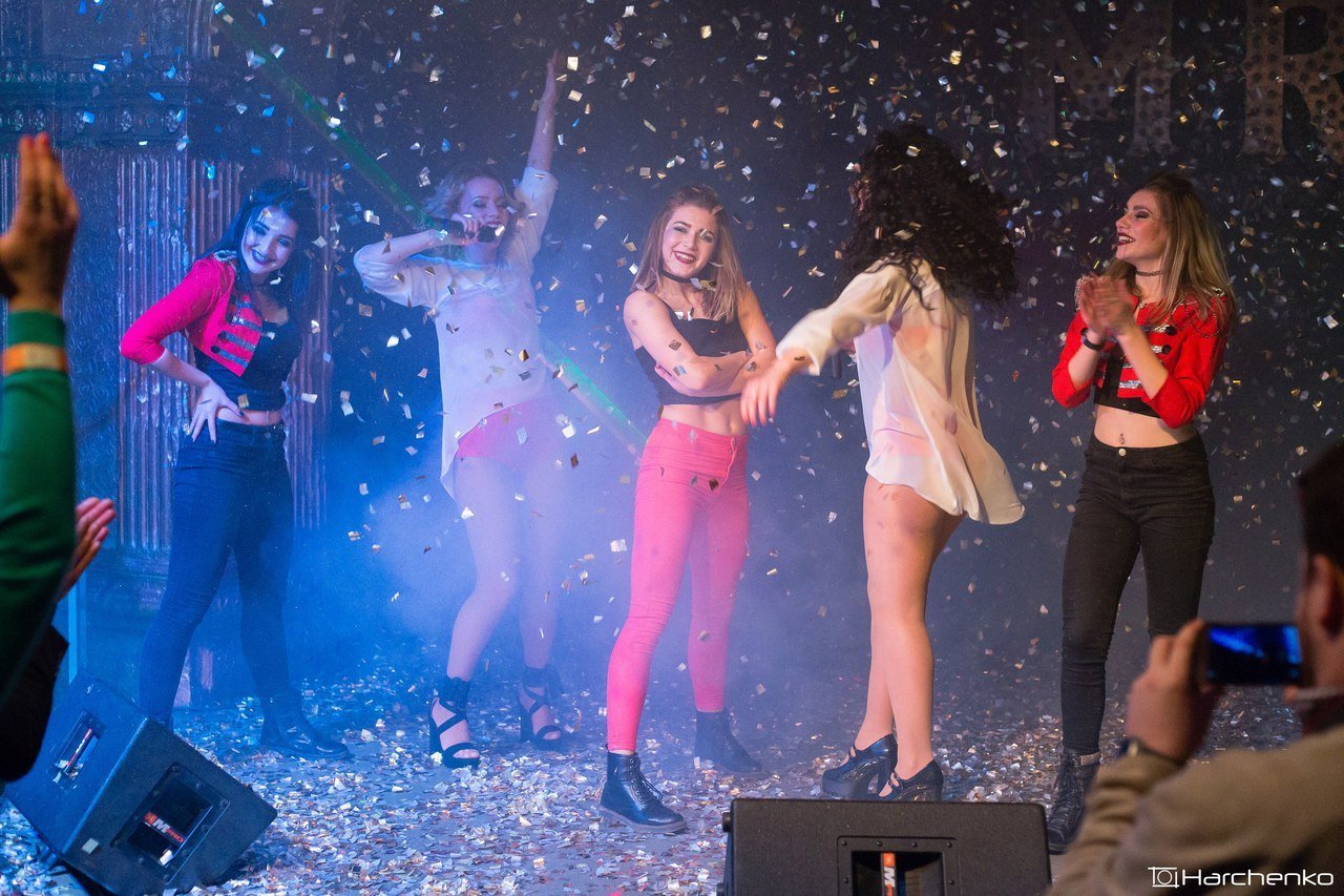 TWO SISTERS в Днепре: как своим концертом красотки зажгли город (ФОТО, ВИДЕО) 6