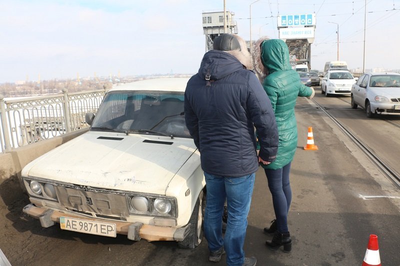 ДТП на Амурском мосту: столкнулись трамвай и ВАЗ 2106 (ФОТО) 2