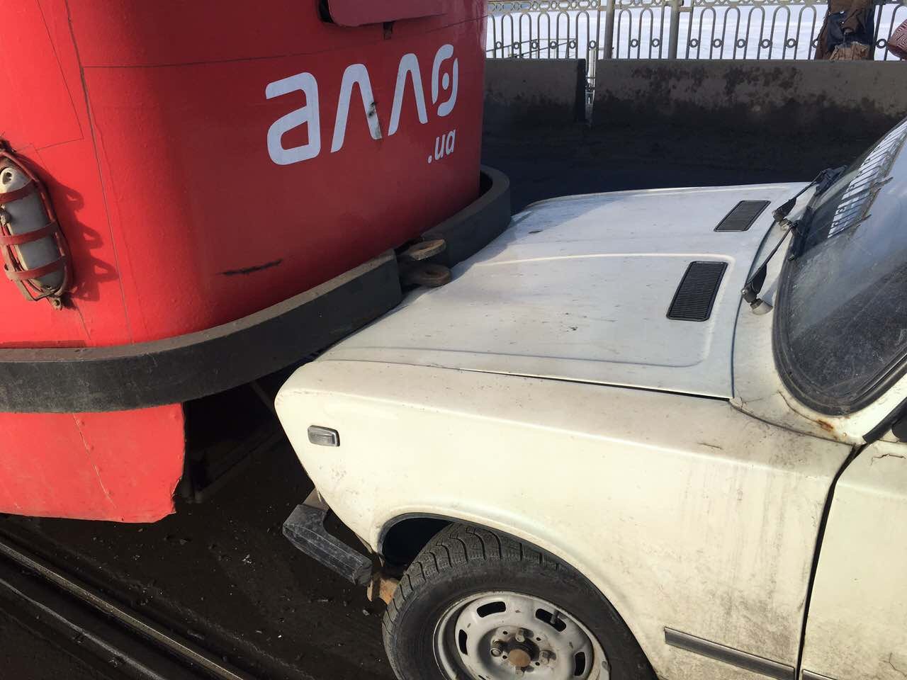 ДТП на Амурском мосту: столкнулись трамвай и ВАЗ 2106 (ФОТО) 6