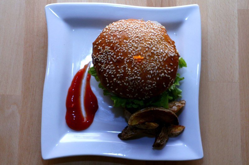 Обзор заведений Днепра: квартирники и настоящие бургеры в "Susy" (ФОТО) 9