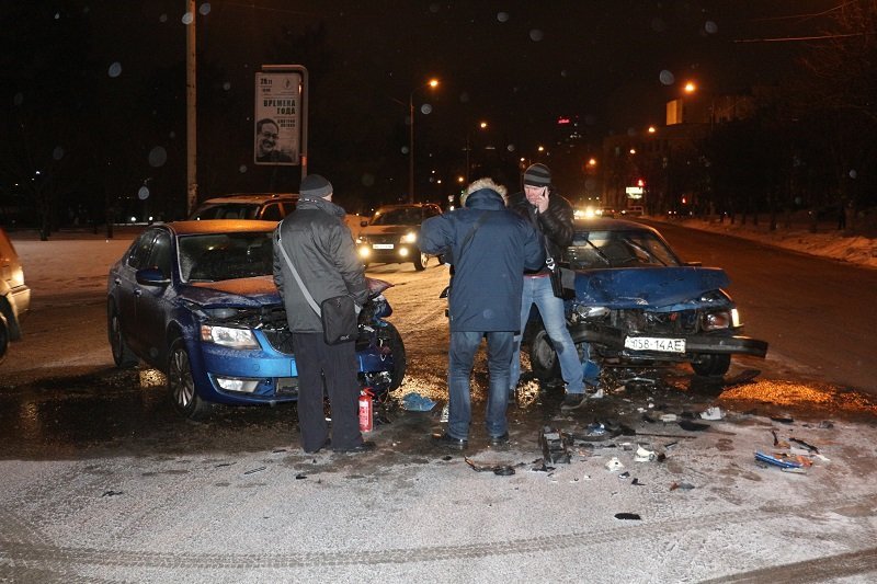 Транспортный коллапс в Днепре: только за час произошло три аварии (ФОТО) 11