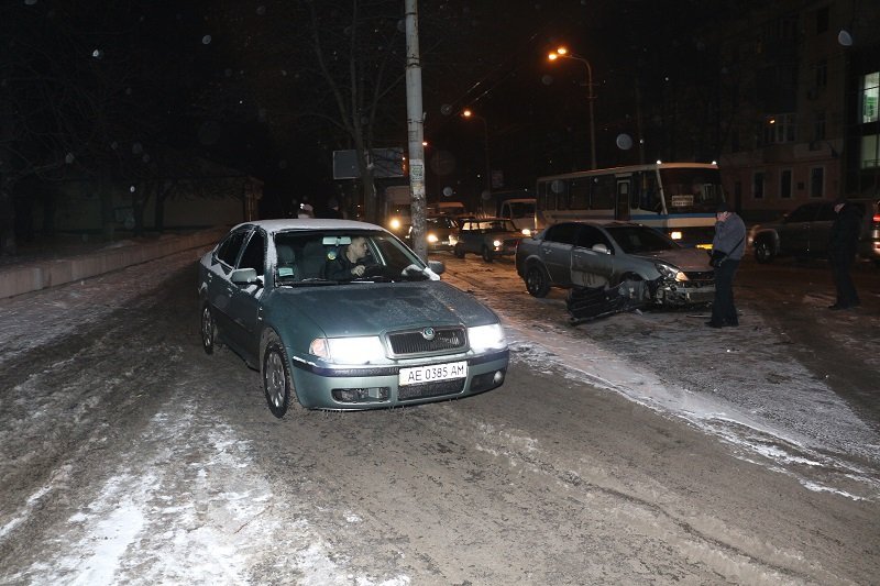 Транспортный коллапс в Днепре: только за час произошло три аварии (ФОТО) 17