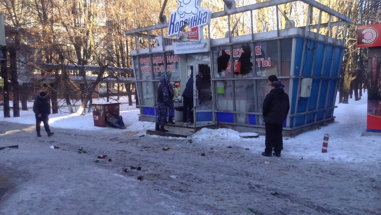 На Тополе пьяный злоумышленник проник в "Корзинку" и попытался вынести кассу (ФОТО) 1