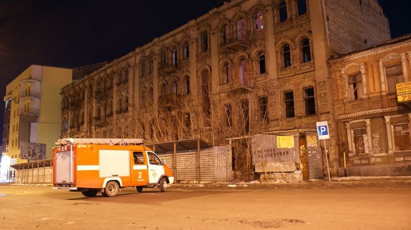 В центре Днепра горело заброшенное здание (ФОТО, ВИДЕО) 4