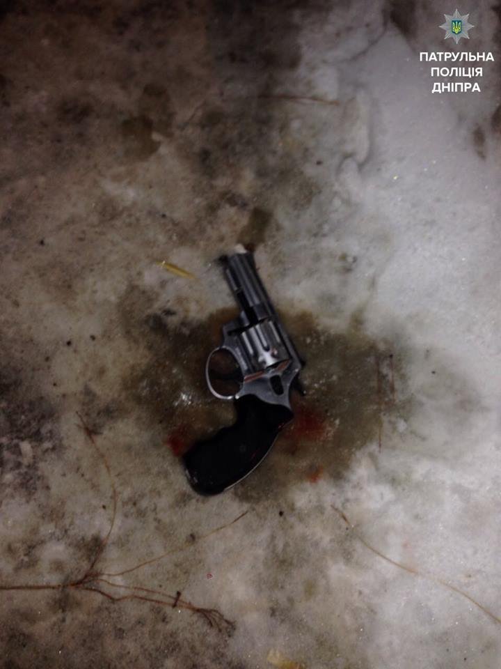 Ночью по Днепру разгуливал мужчина с оружием и наркотиками (ФОТО) 2