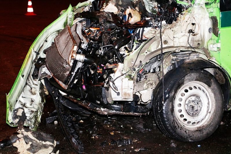 Серьезное ДТП на Шмидта: грузовик врезался в инкассаторов ПриватБанка и перевернулся (ФОТО) 2