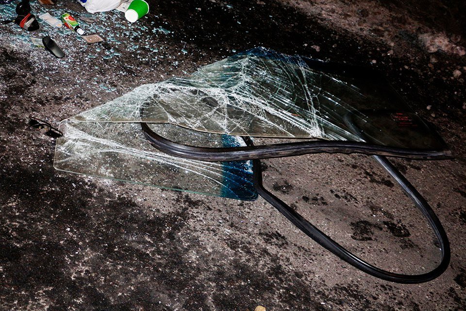 Серьезное ДТП на Шмидта: грузовик врезался в инкассаторов ПриватБанка и перевернулся (ФОТО) 3