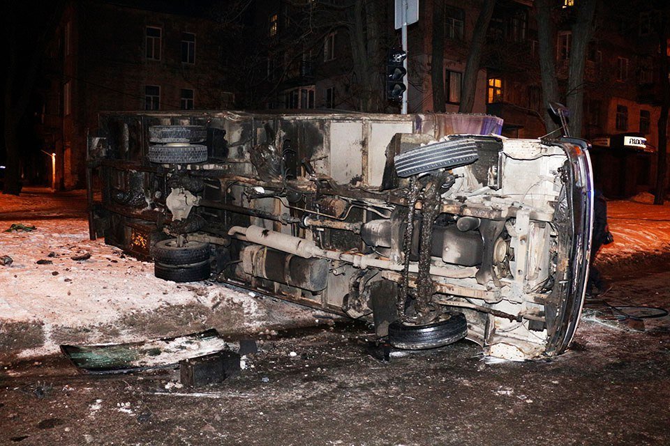 Серьезное ДТП на Шмидта: грузовик врезался в инкассаторов ПриватБанка и перевернулся (ФОТО) 4