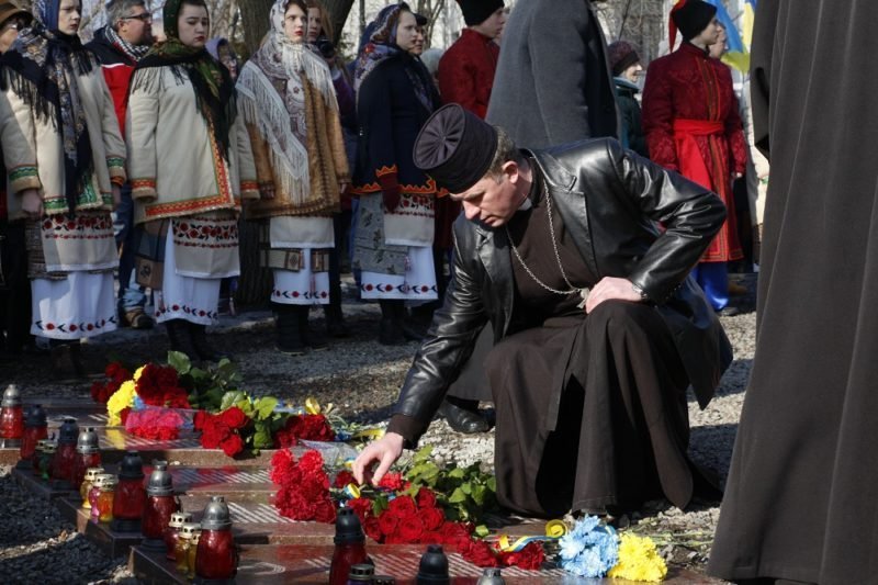 В Днепре почтили память Героев Небесной Сотни (ФОТО) 7