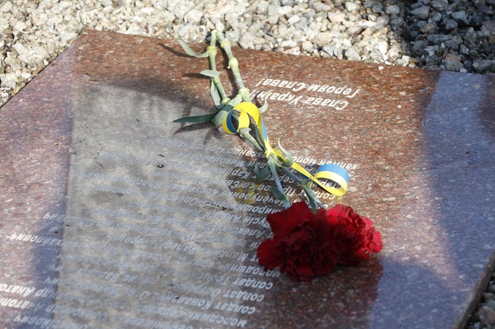 В Днепре почтили память Героев Небесной Сотни (ФОТО) 14